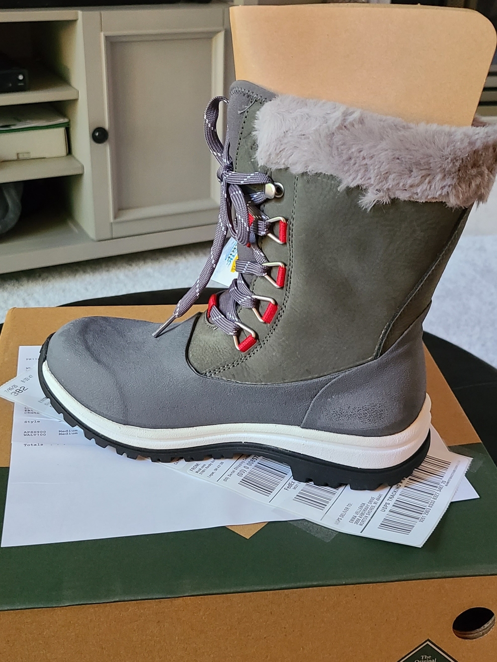 Women's Size 5 Fits Youth Size 3 Gray Lace-Up Faux Fur Winter Boot